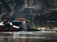 Очистка реки Псёл от плавающего мусора