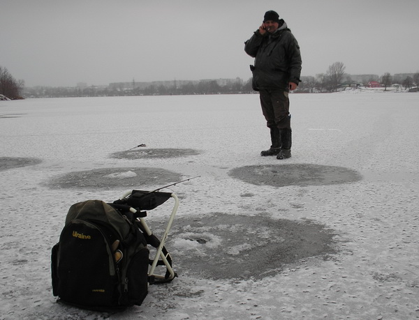 Рыбалка на голубых Озерах. Рыбалка Сумы. Рыбалка на озере Лача зимой. Рыбалка на озерах форум
